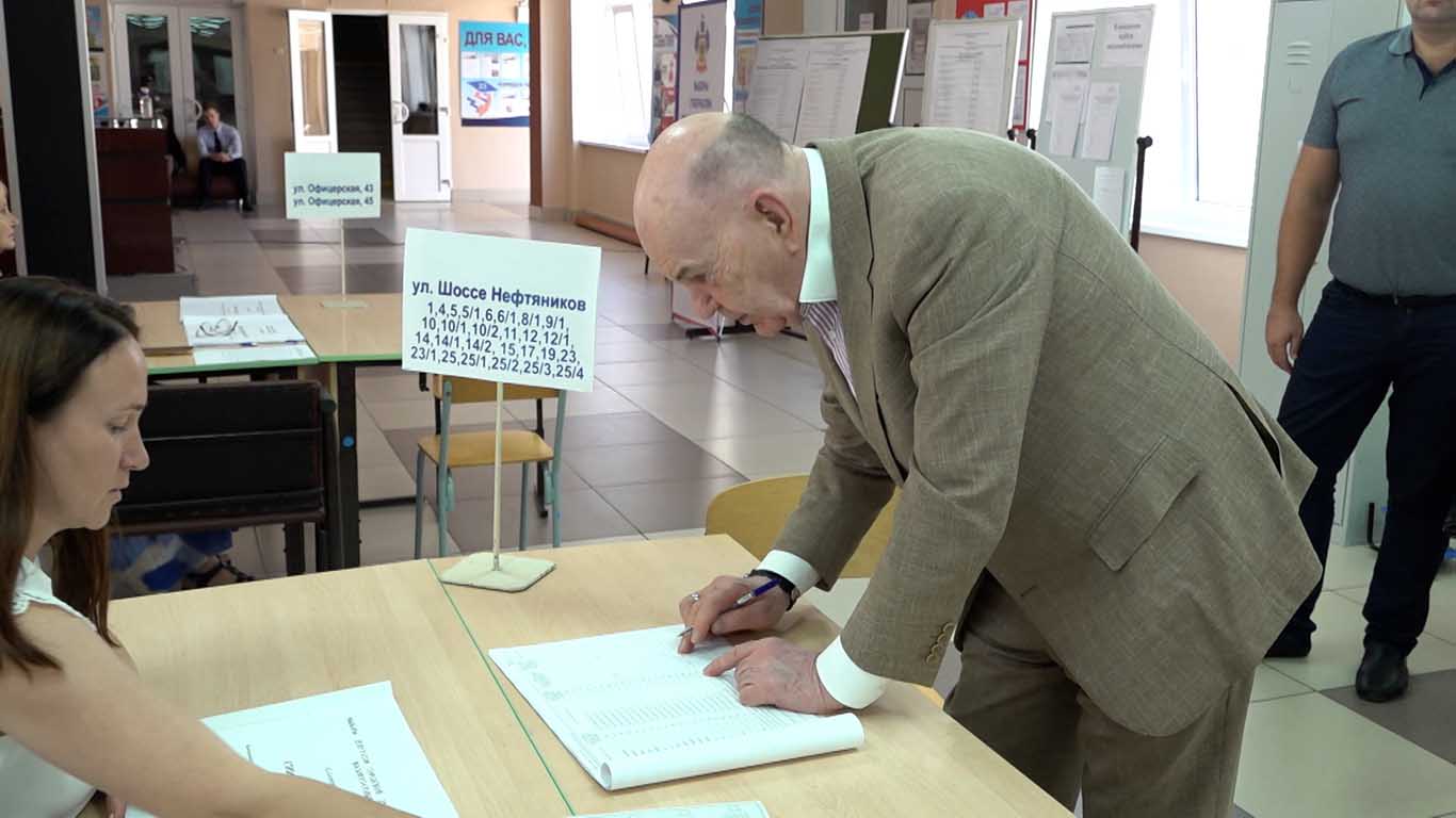 Главврач ККБ № 1 Владимир Порханов проголосовал на выборах губернатора Кубани