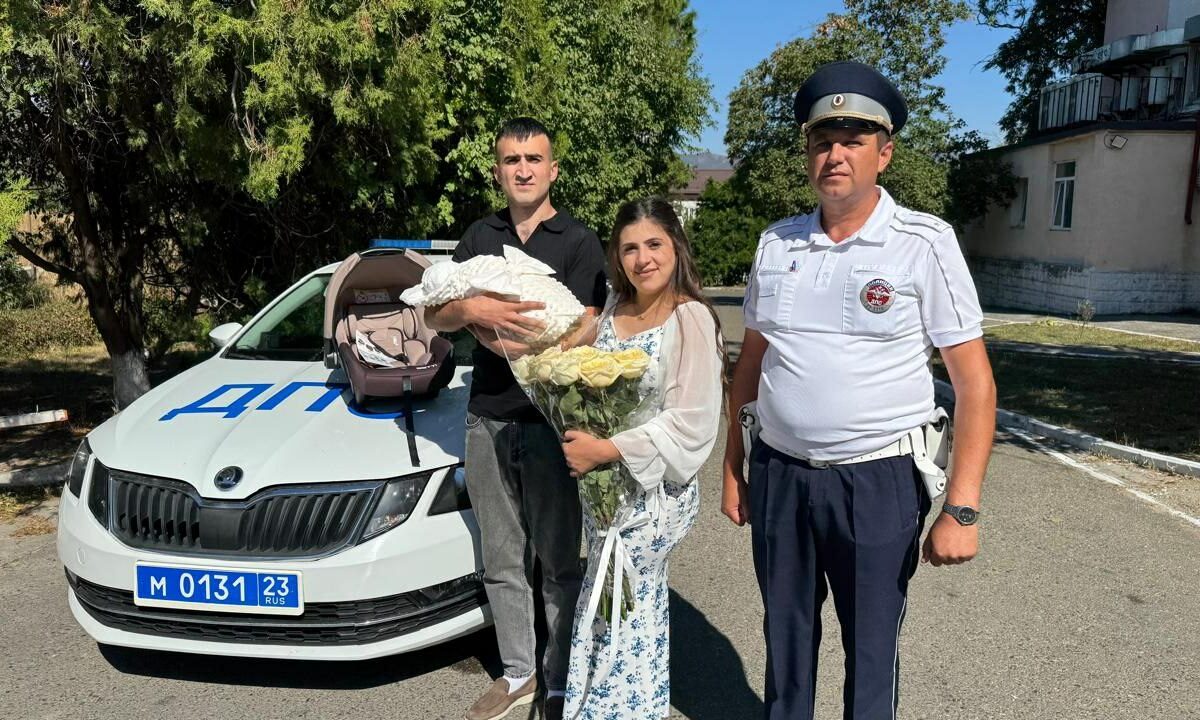 В Новороссийске инспектор ДПС помог роженице вовремя добраться до роддома