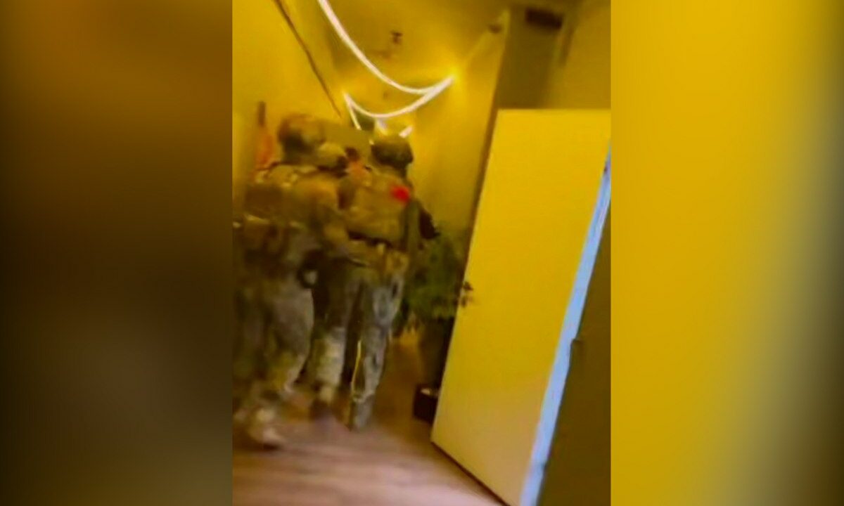 В Сочи оперативники обнаружили нелегальное казино в кальянной торговой галереи