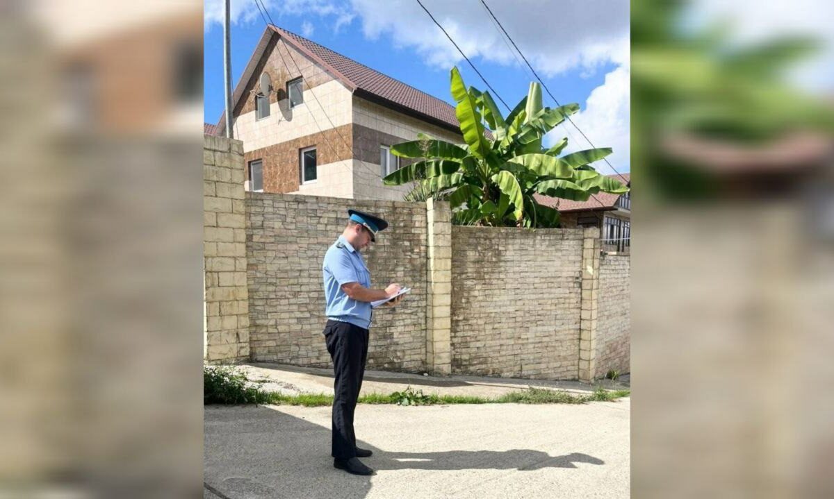 В Сочи женщина снесла незаконный коттедж после получения запрета на выезд из РФ