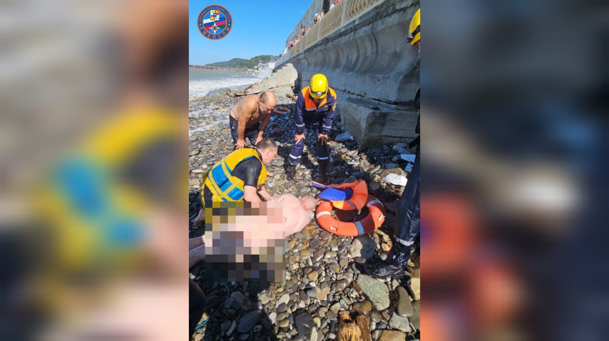В Сочи спасатели вытащили из моря тонущего мужчину
