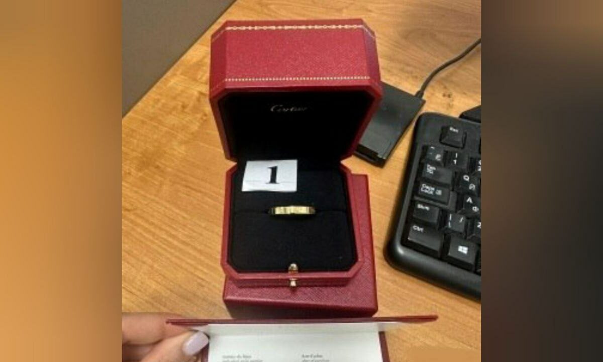 Украшения известных брендов изъяли у пассажирки из Дубая в аэропорту Сочи