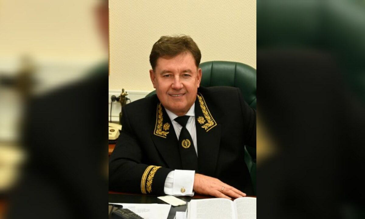 Путин исключил экс-судью ВС РФ Момотова из состава президентской комиссии