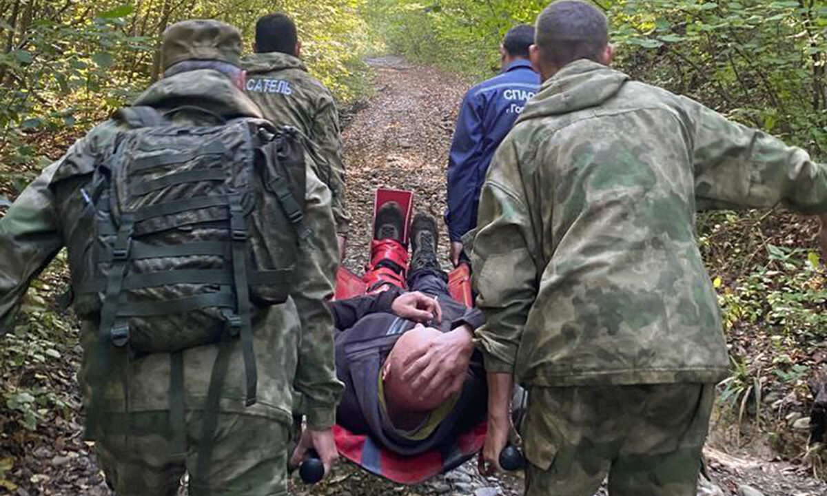 В Горячем Ключе турист упал в реку с четырехметровой высоты и сломал лодыжку