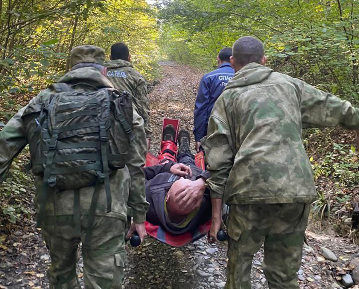 В Горячем Ключе турист упал в реку с четырехметровой высоты и сломал лодыжку
