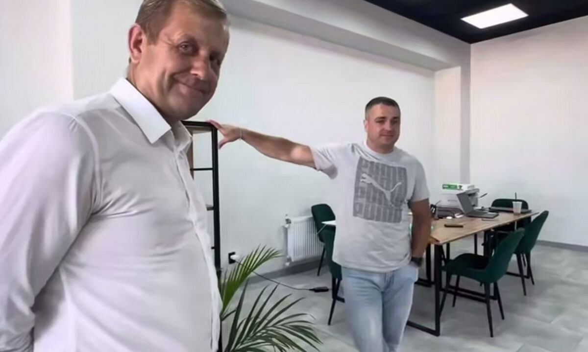 Олег Зубков встретился со спасшим его от льва туристом из Ростовской области