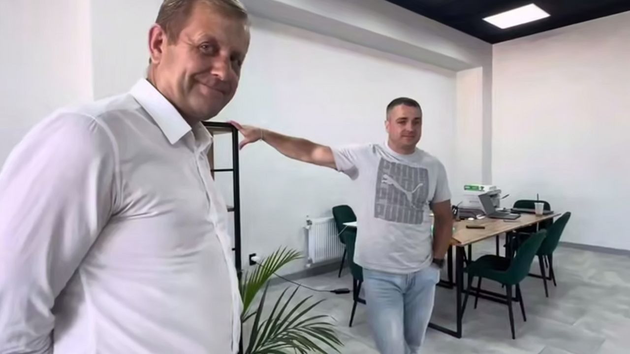 Олег Зубков встретился со спасшим его от льва туристом из Ростовской области