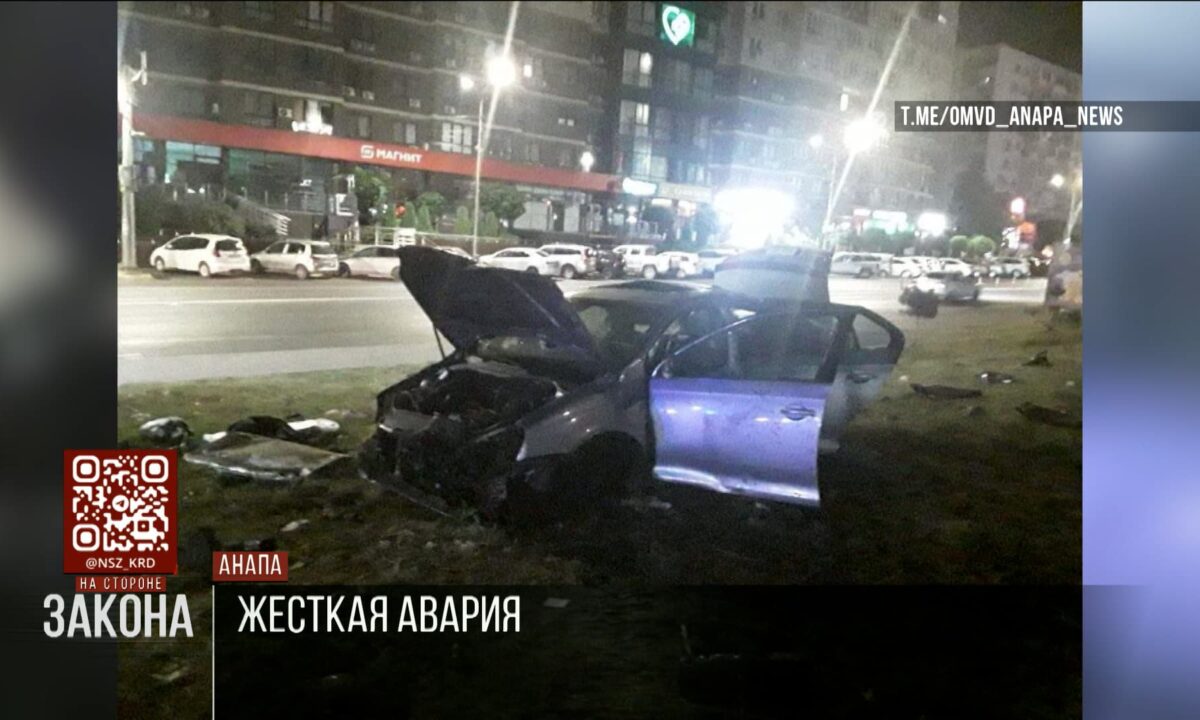 Водитель иномарки влетел в ограждение и перевернулся в Анапе, есть пострадавшие