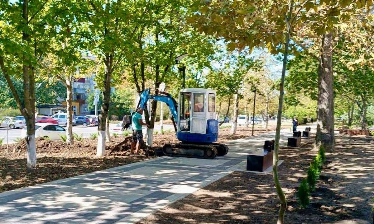 Благоустройство общественной территории завершают в Темрюке