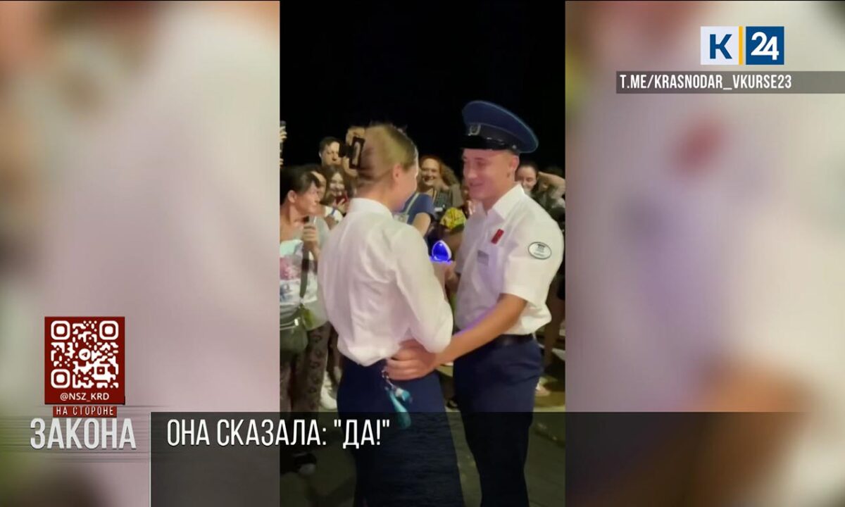 На Кубани проводник на перроне сделал предложение своей напарнице