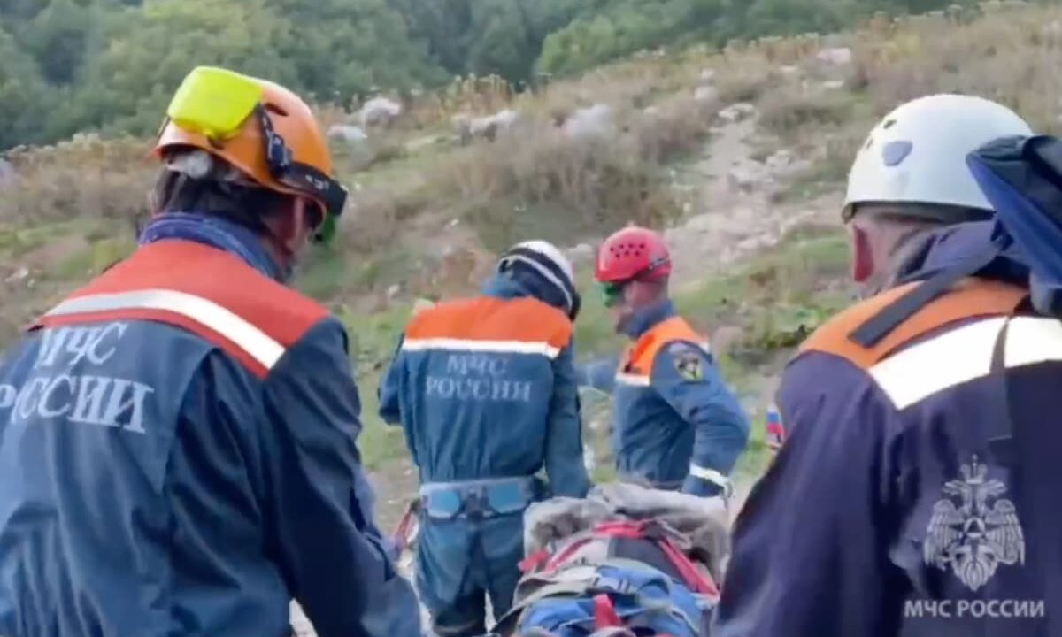 Туриста эвакуировали с высоты 1,8 тыс. метров в Сочи из-за плохого самочувствия