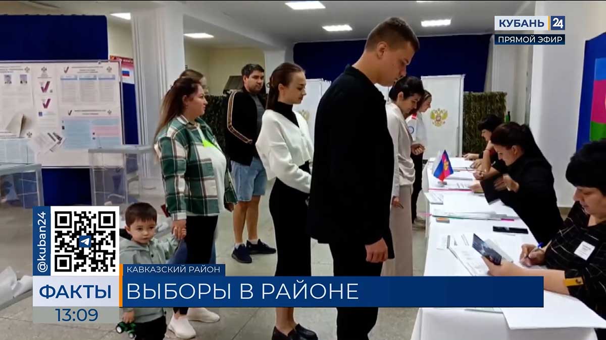 В Кавказском районе подарили сувениры молодежи, голосовавшей на выборах впервые