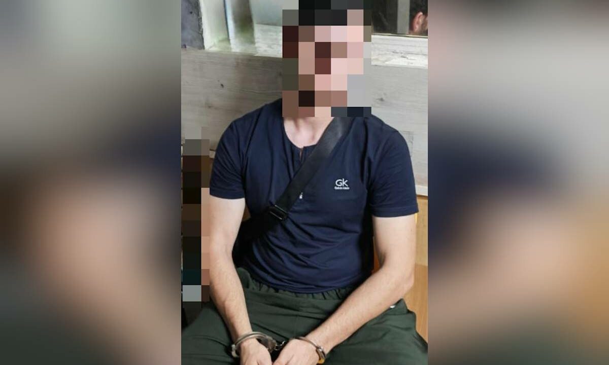 В Новороссийске приезжий отобрал у таксиста деньги, угрожая ножом