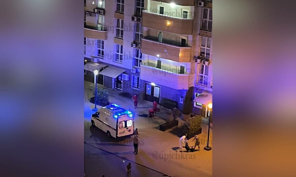 Девушка погибла, выпав из окна многоэтажки в центре Краснодара