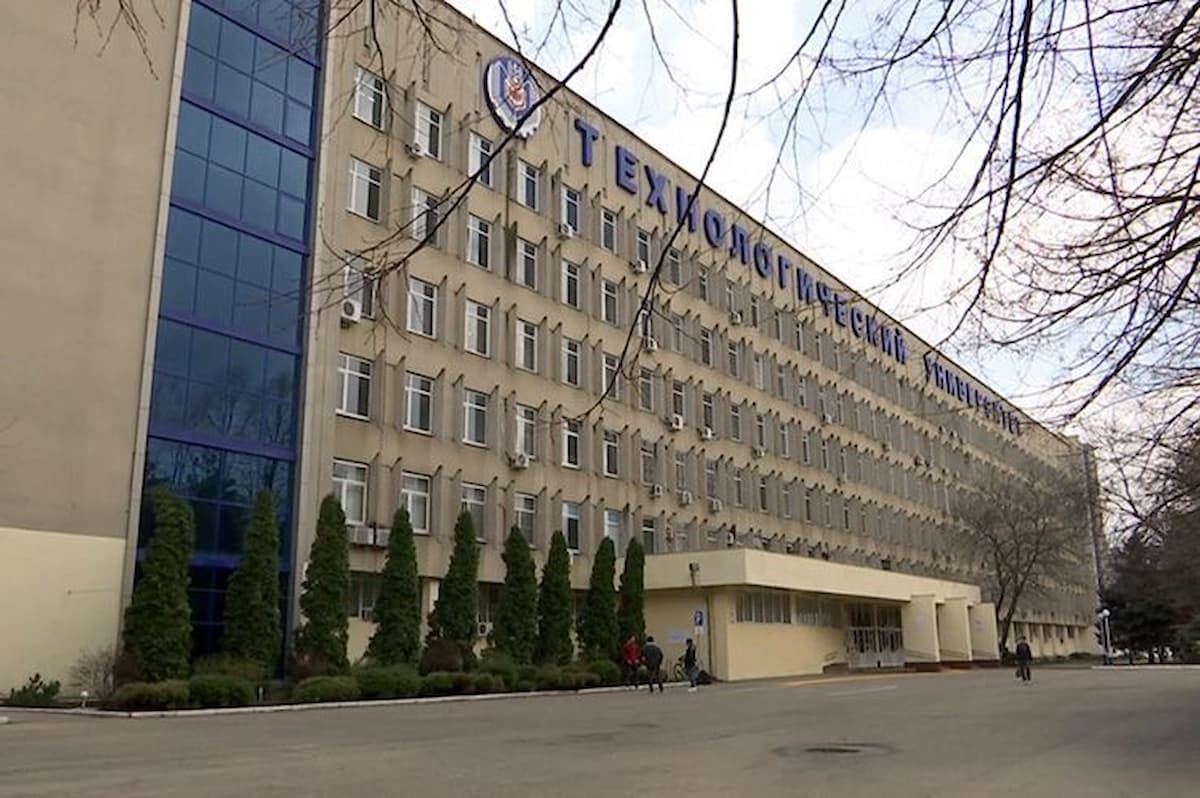 В КубГТУ предложили использовать рисовую солому для получения удобрений и стекла