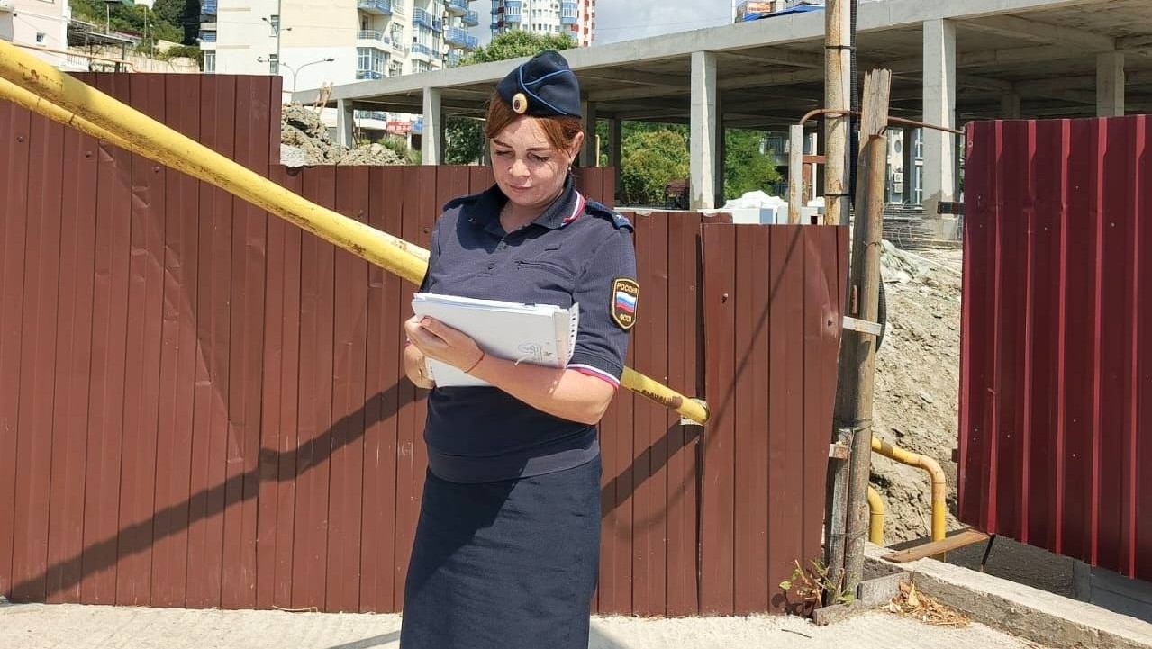 Жительница Сочи снесла незаконный дом после штрафов и запрета на выезд из страны