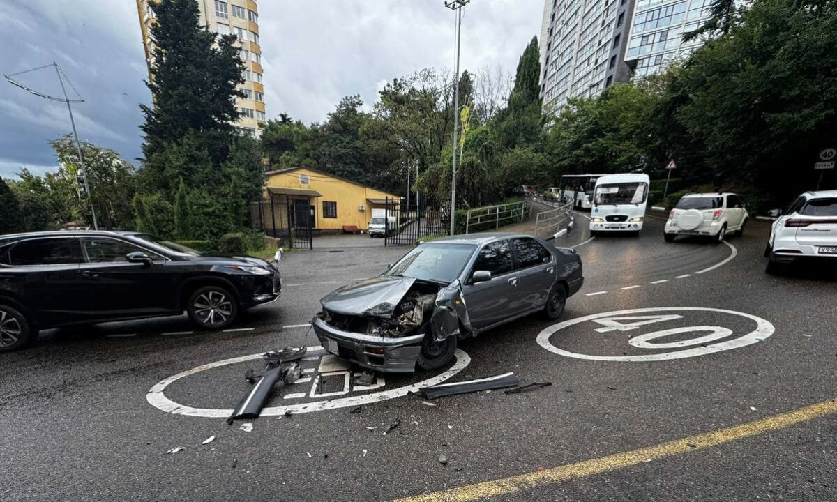 Пятилетний ребенок пострадал в лобовом ДТП в центре Сочи