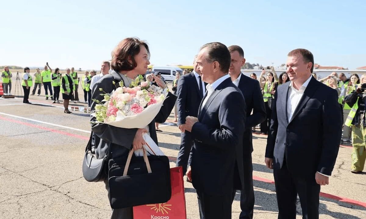 Вениамин Кондратьев встретил первых пассажиров в аэропорту Краснодара