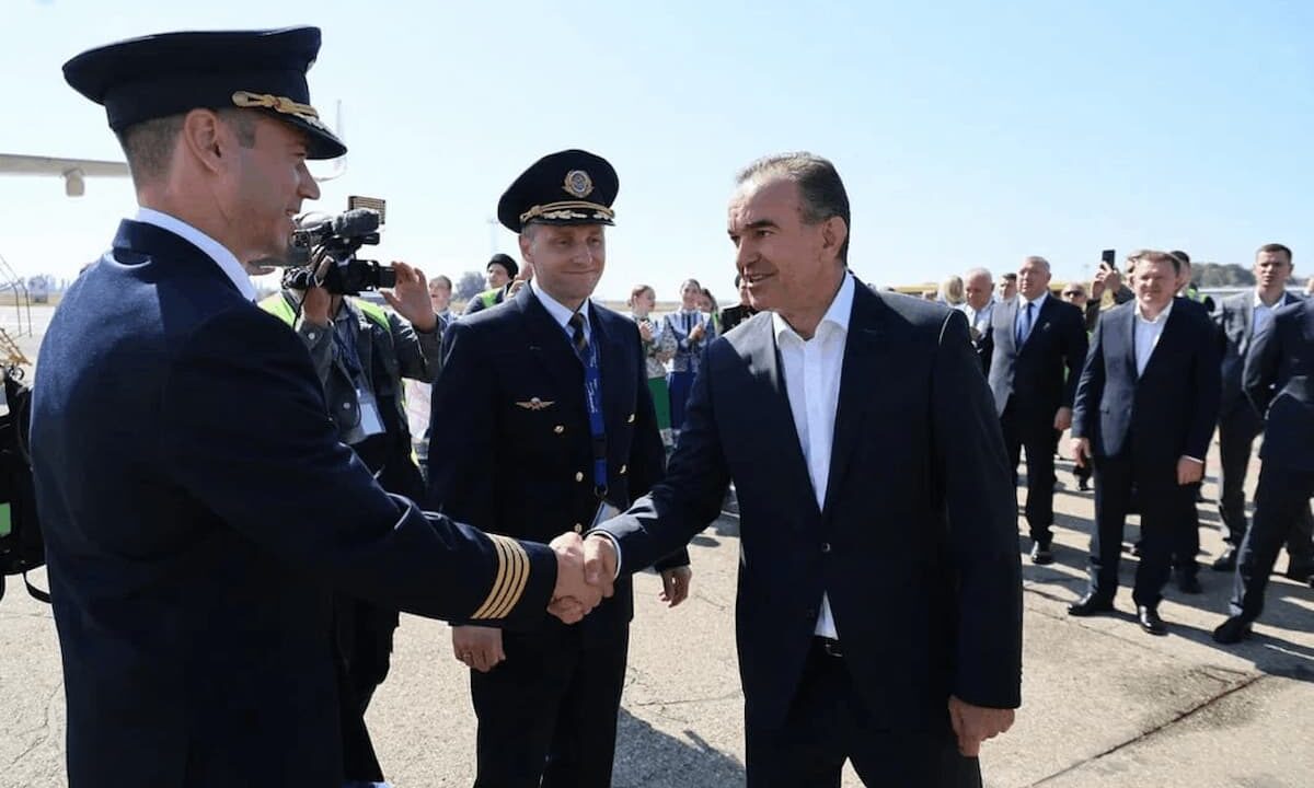 Вениамин Кондратьев встретил первых пассажиров в аэропорту Краснодара