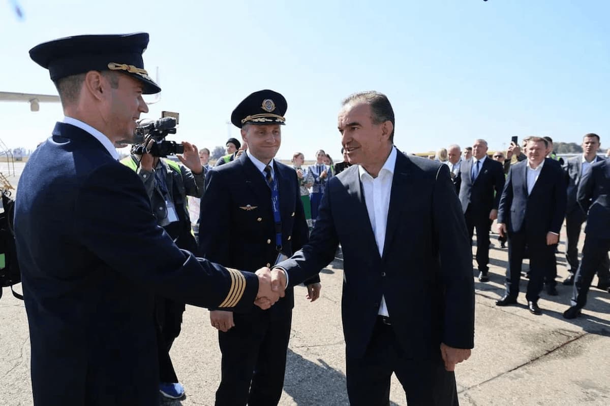 Вениамин Кондратьев встретил первых пассажиров в аэропорту Краснодара