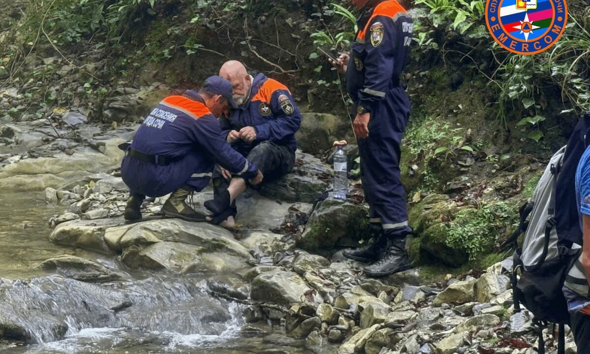 Спасатели спустя сутки нашли в горах Сочи заблудившегося пенсионера с деменцией