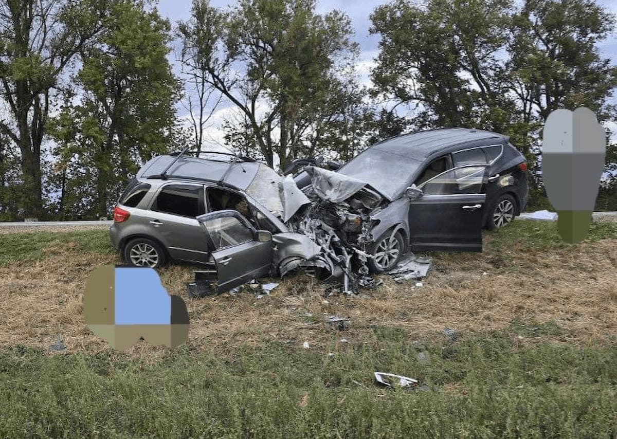 Два человека погибли в лобовом ДТП в Тбилисском районе