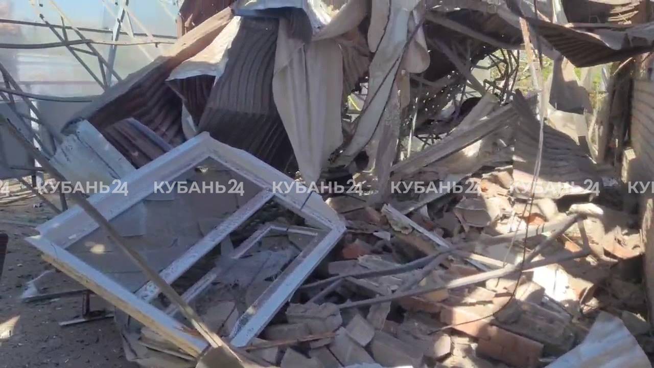 Обломки сбитых БПЛА повредили порядка 8 домовладений в Калининском районе