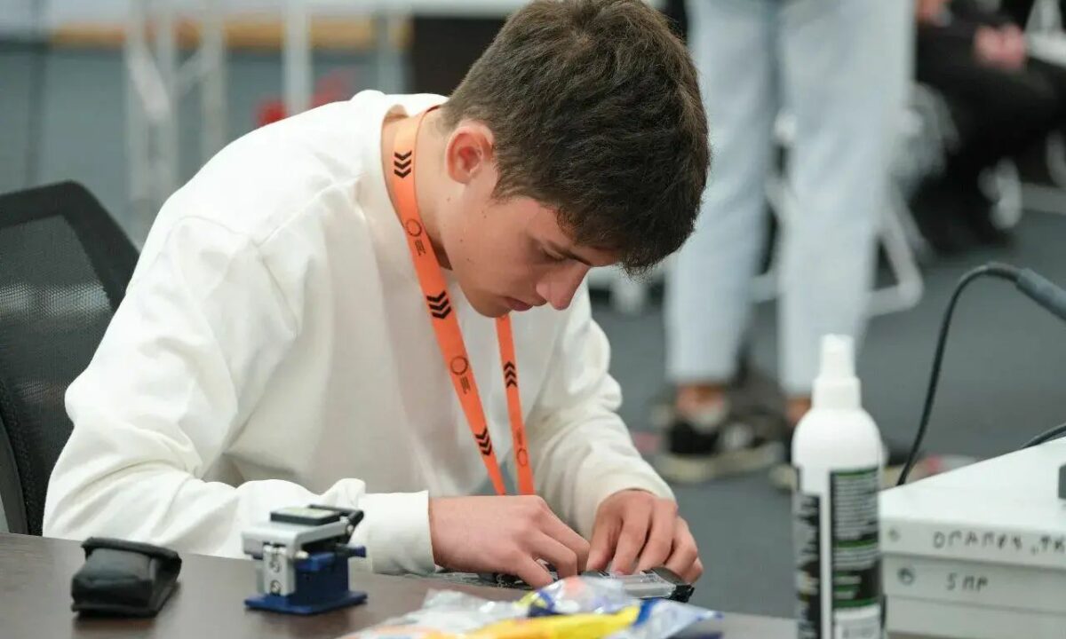 Студент техникума Лабинска занял первое место на чемпионате высоких технологий