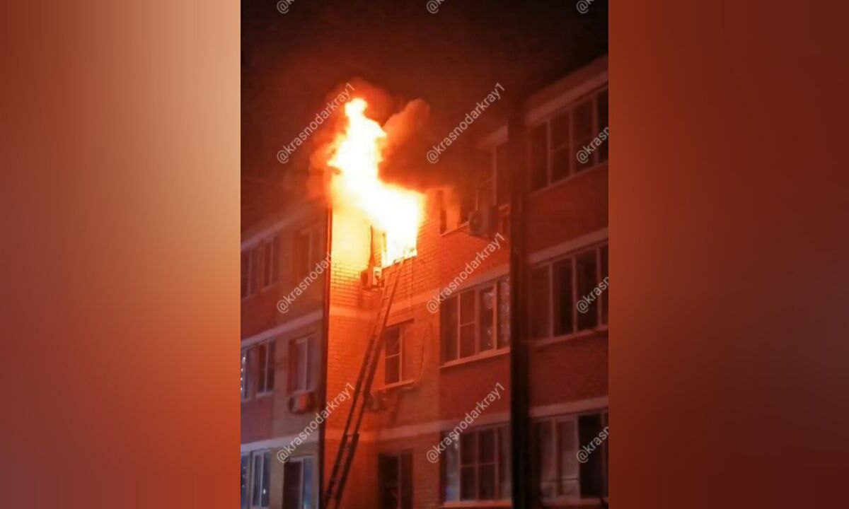 Пожар произошел в многоквартирном доме на Ростовском шоссе в Краснодаре
