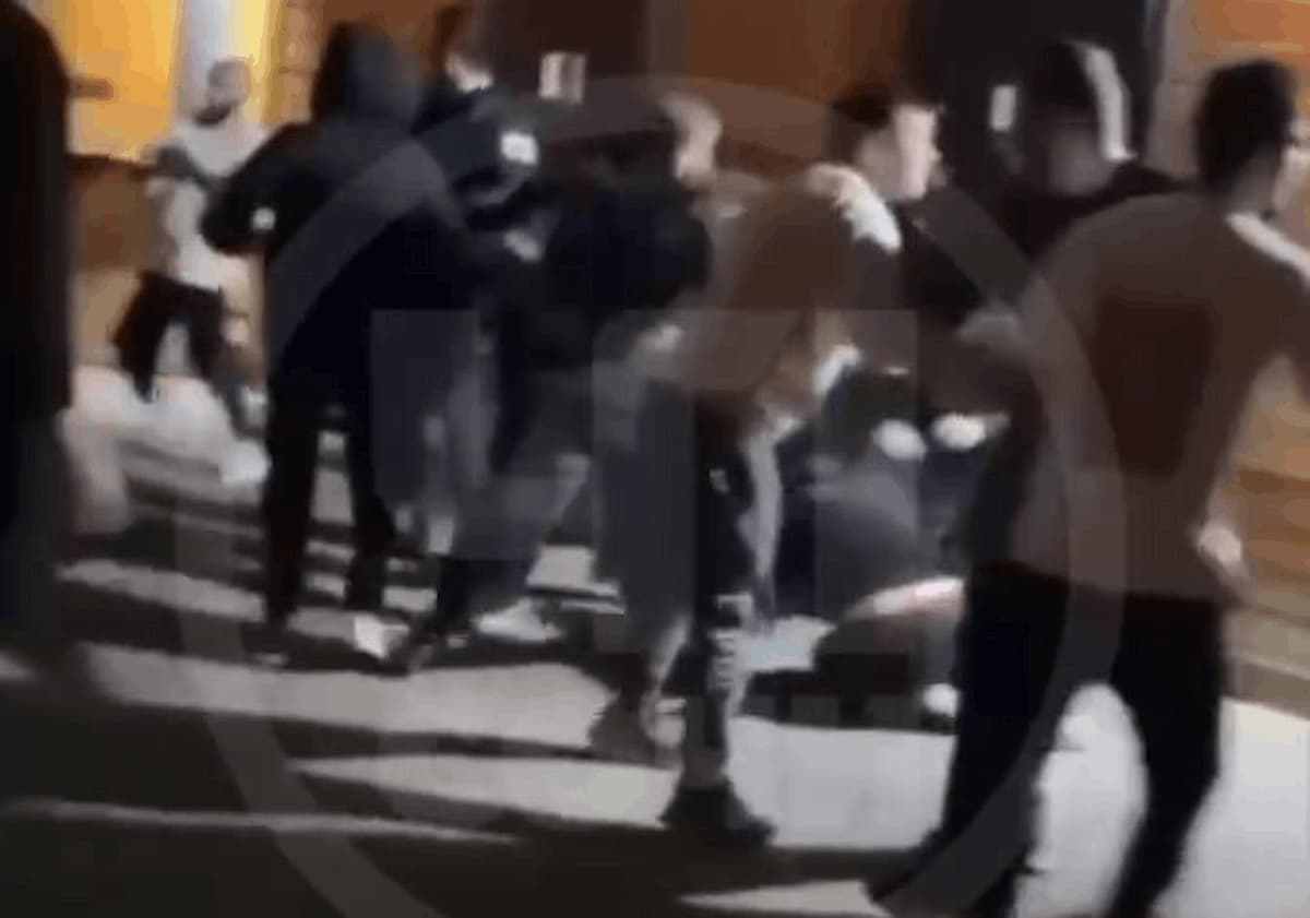 Полиция выясняет причины массовой драки возле заведения в Сочи