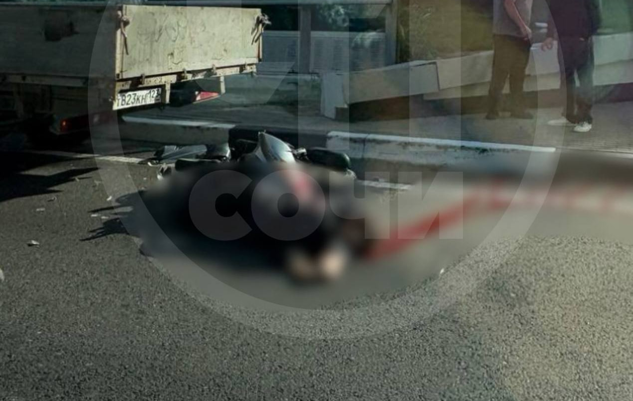 Подросток на мопеде погиб после столкновения с «Газелью» на трассе в Сочи