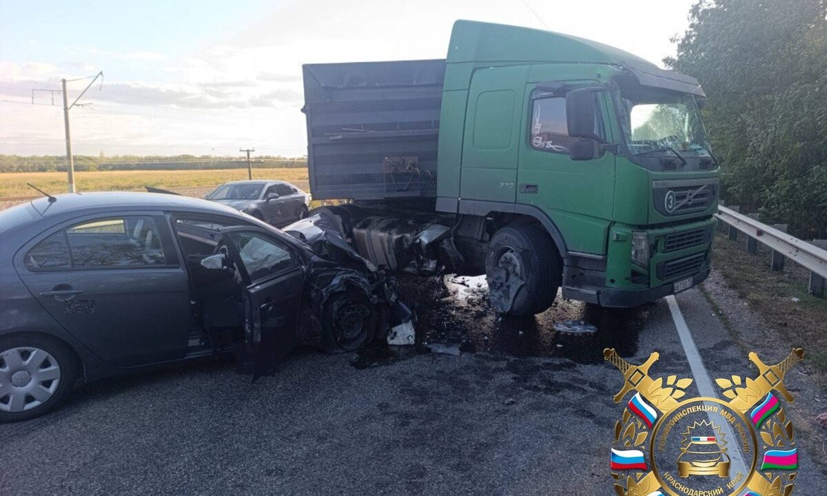 Двое пенсионеров пострадали в ДТП с грузовиком на Кубани