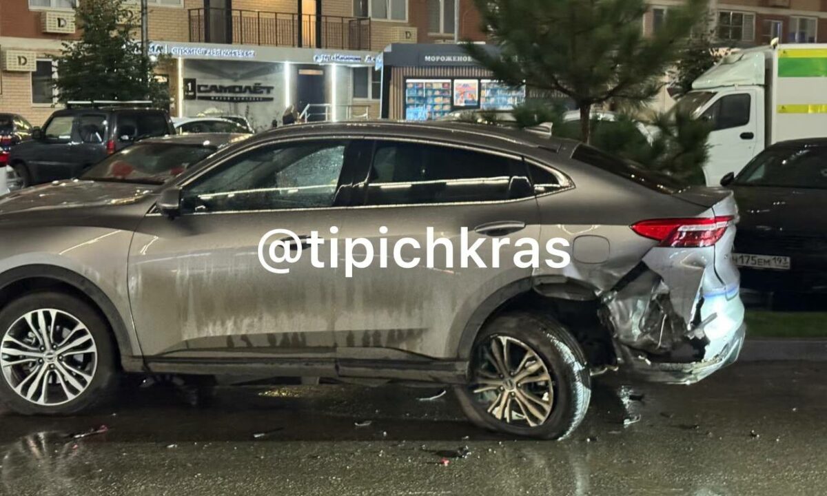 Водитель иномарки спровоцировал массовое ДТП в Краснодаре, есть пострадавший