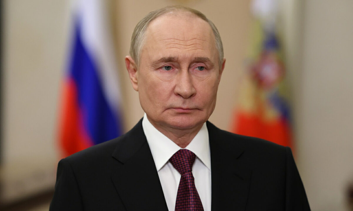Путин поздравил россиян с Днем воссоединения новых регионов с РФ