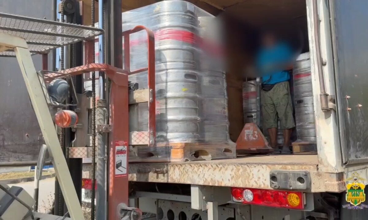 Около 6 тонн контрафактного пива нашли в кузове фургона в Славянске-на-Кубани