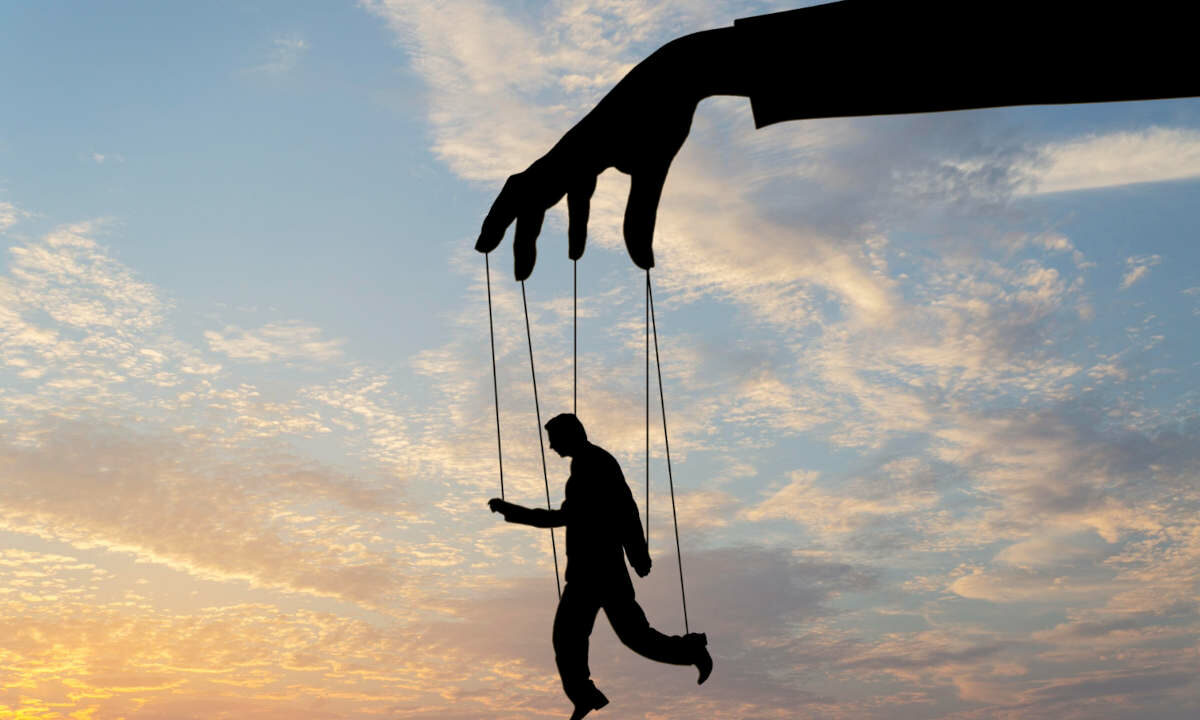 Пять звоночков, чтобы распознать эмоциональную манипуляцию