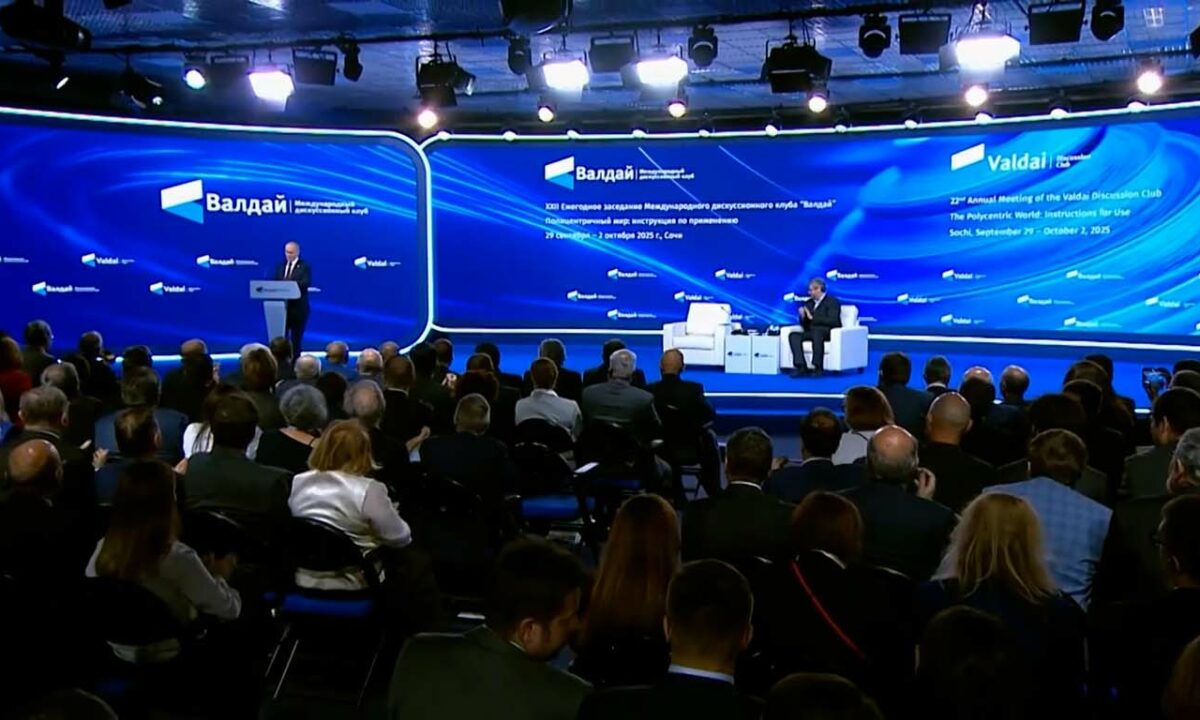 Кондратьев принял участие в пленарной сессии клуба «Валдай» в Сочи