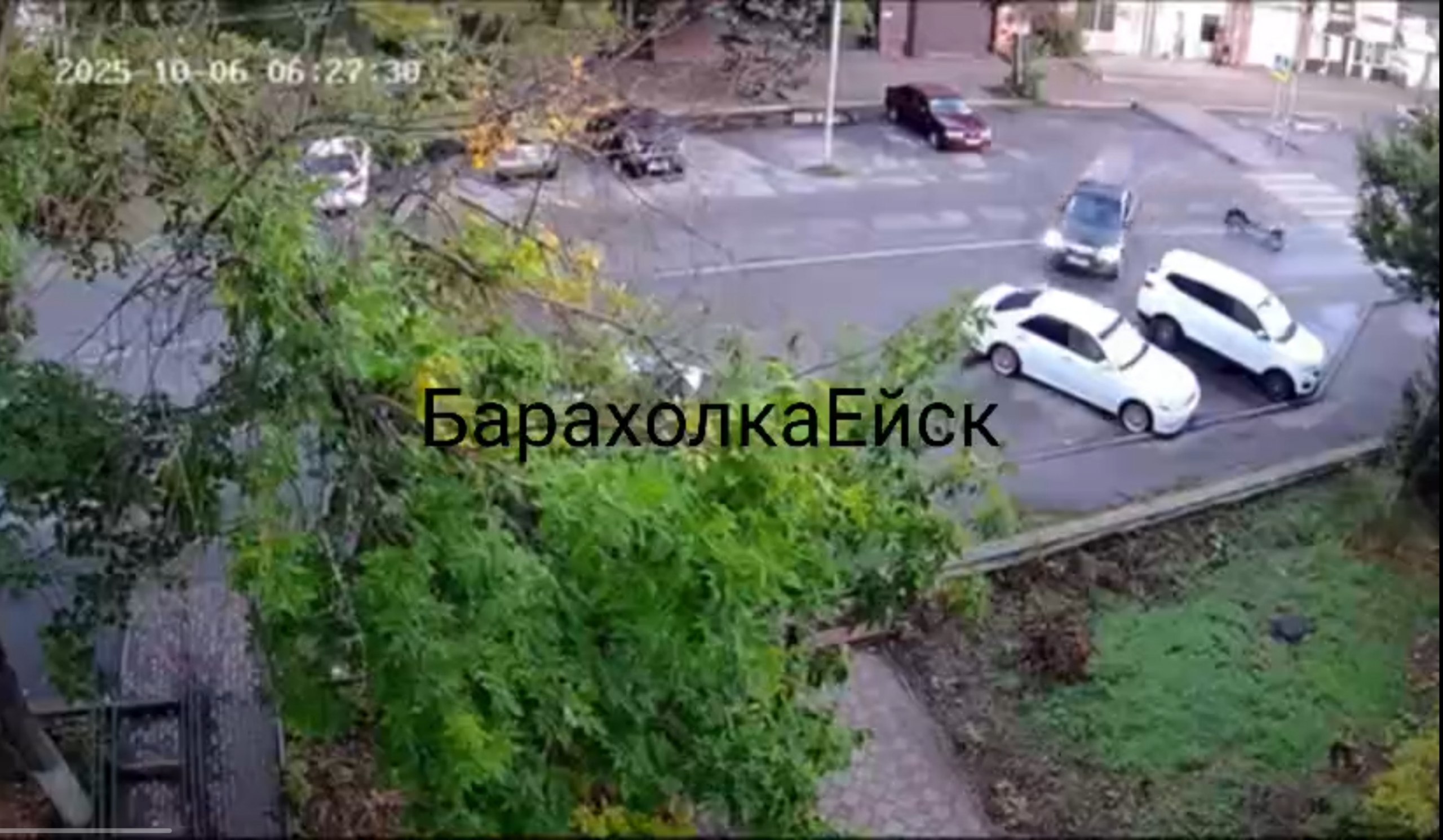 В Ейске пьяный водитель, уходя от погони, разбил две машины и попытался сбежать