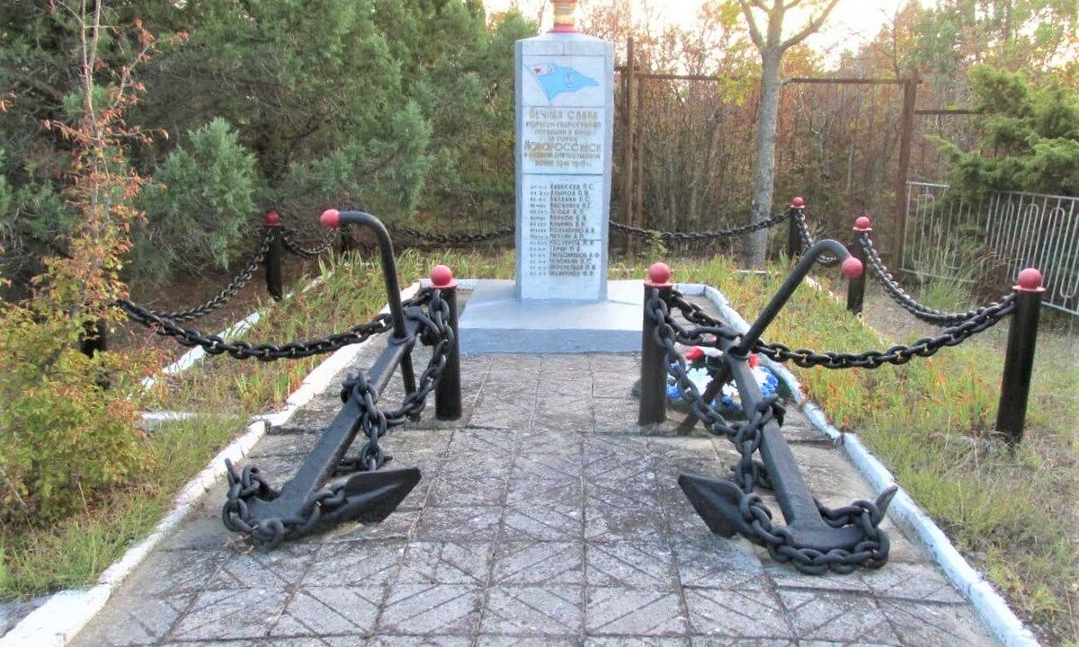 На Кубани памятник морякам-гидрографам признали объектом культурного наследия