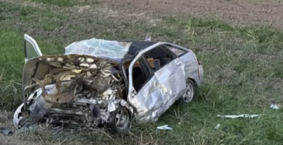 Один человек погиб и двое пострадали в ДТП с двумя легковушками на Кубани
