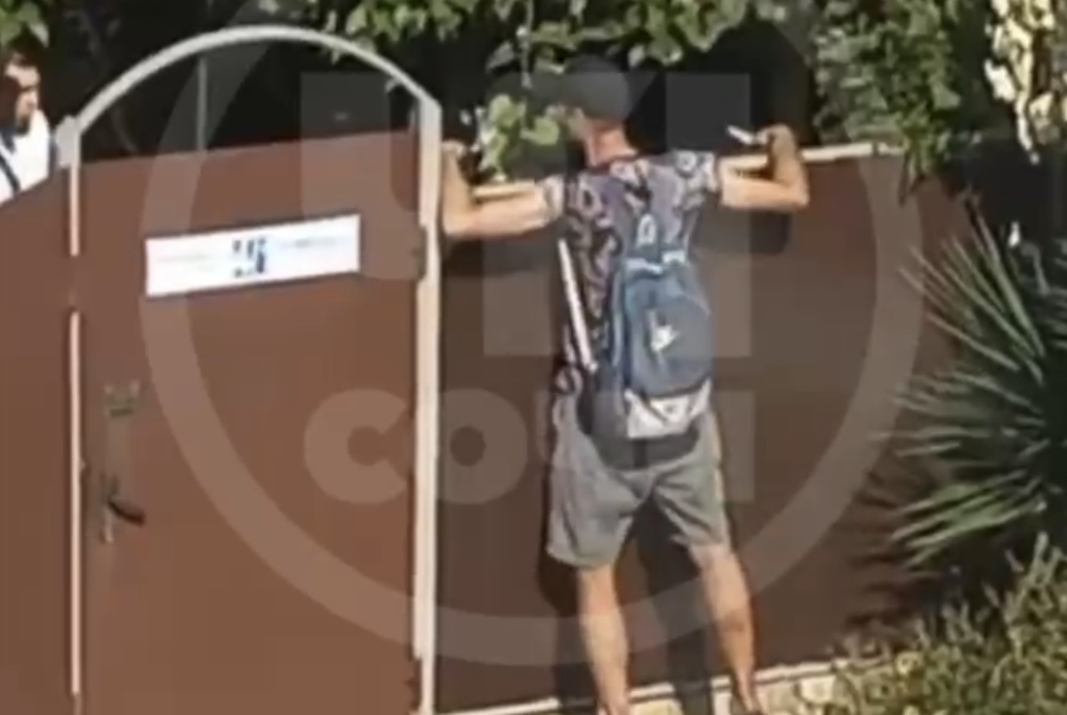 В Сочи мужчина с ножом ломился во двор частного дома и угрожал его хозяину