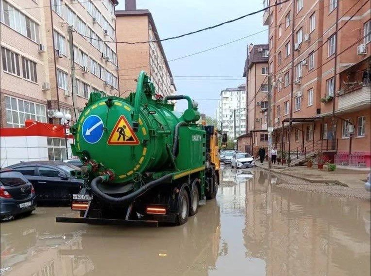 В Краснодаре подтопления после дождя ликвидируют на четырех улицах