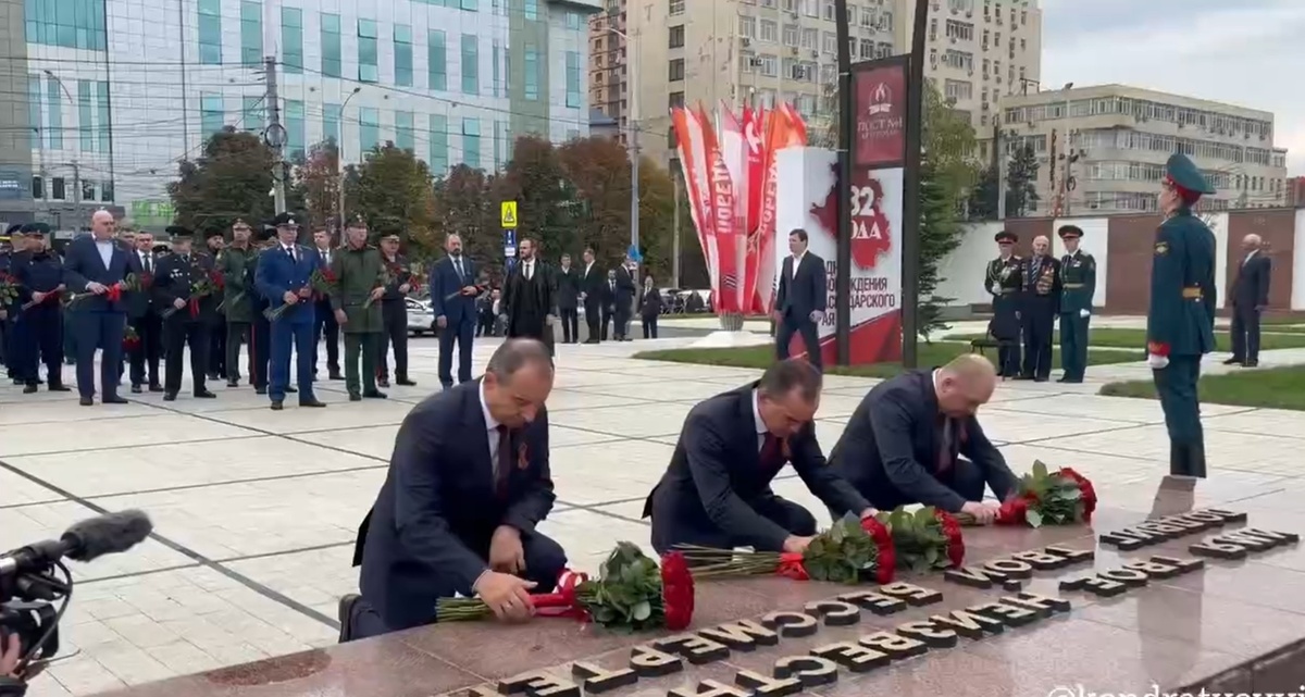 Вениамин Кондратьев возложил цветы у Вечного огня в День освобождения Кубани
