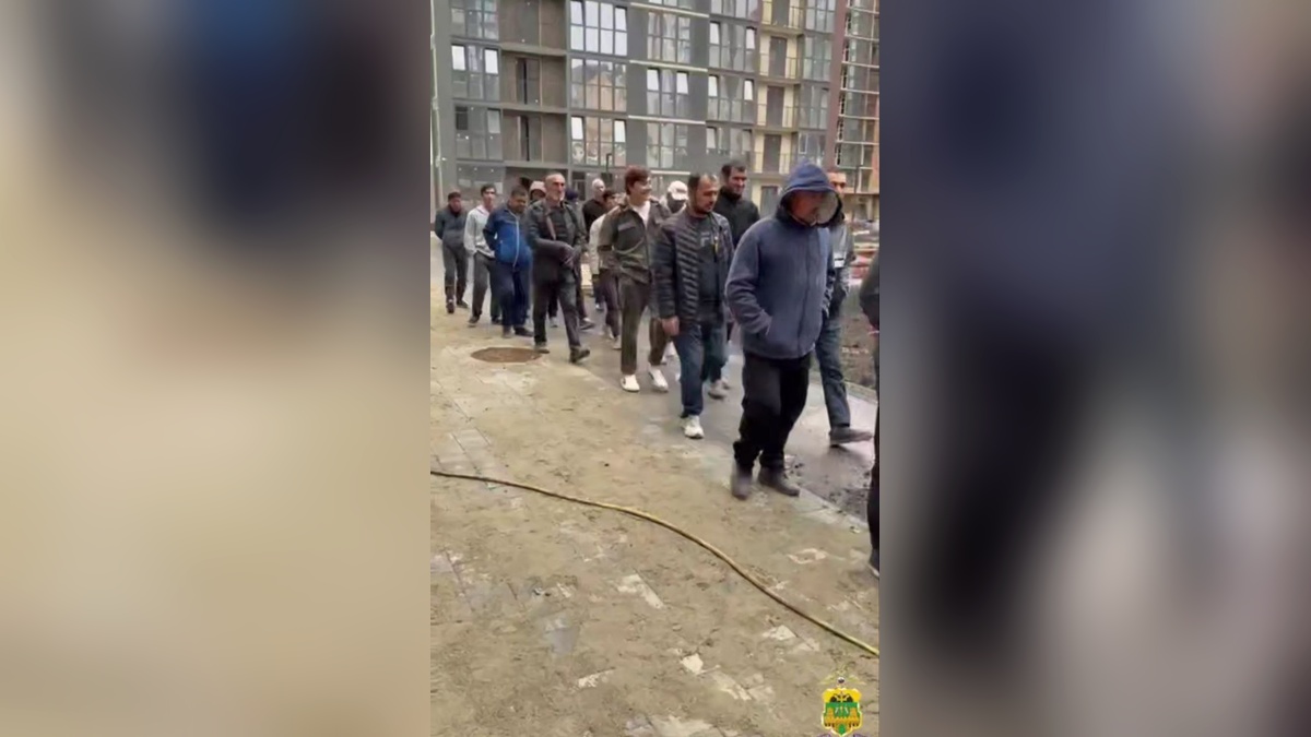 Полицейские обнаружили 21 нелегального мигранта на стройке в Краснодаре