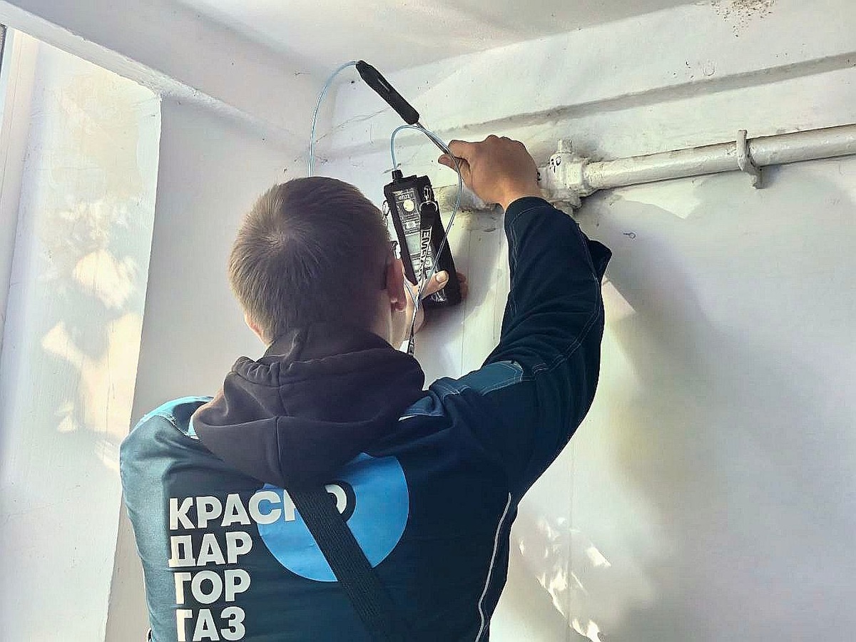 Многоэтажку в центре Краснодара отключили от газа из-за утечек в подъезде