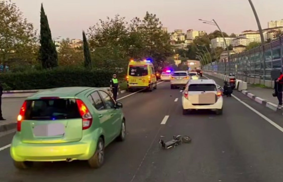 В Сочи две машины на?мерть ?били 8-летнего ?амокатчика