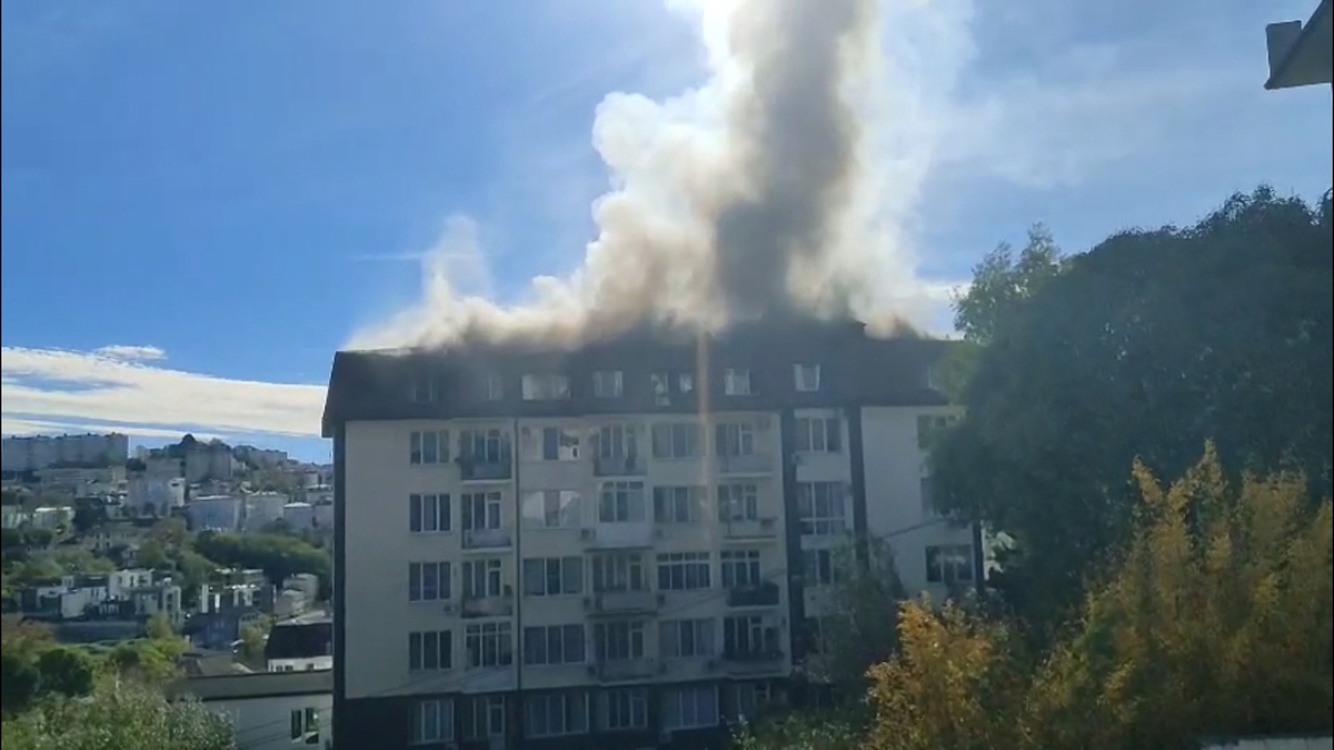 Из горящего здания в Сочи эвакуировали более 100 человек. «Факты»