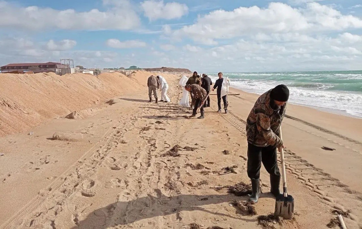 Точечные выбросы нефтепродуктов обнаружили 31 октября в Темрюкском районе