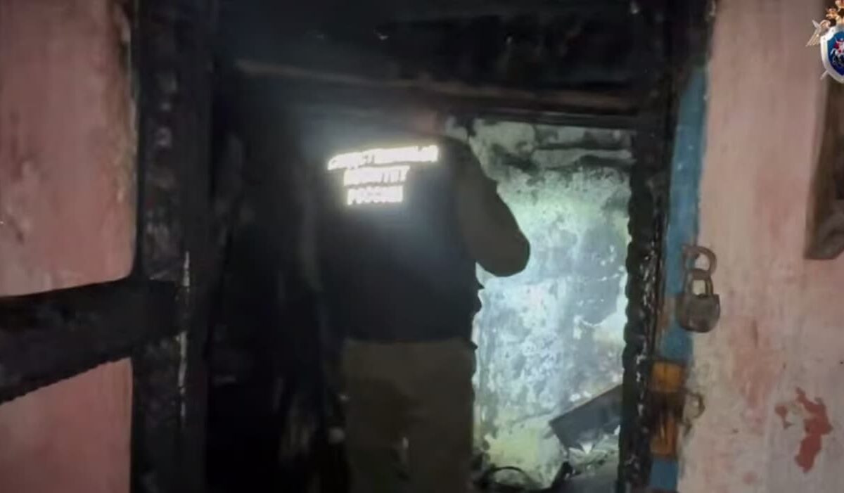 Два человека погибли при пожаре в частном доме в Новороссийске