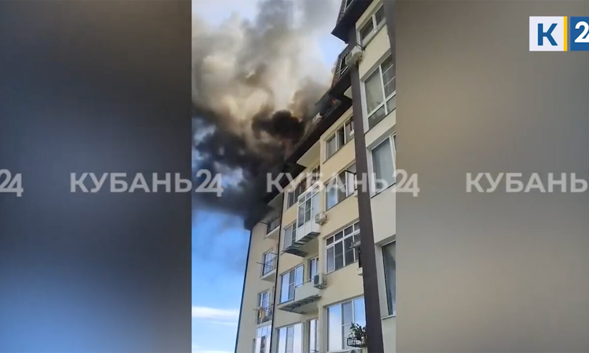 Троих детей и взрослого госпитализировали после пожара на мансарде в Сочи